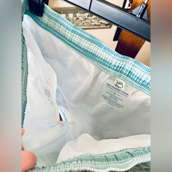 Southern Tide premium swim trunks pockets 6” inseam above knee SZ L blue stripe - Picture 12 of 12